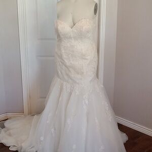 Alfred Angelo Ivory Strapless Wedding Dress